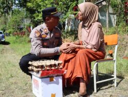 20 Warga Tanjung Kampung Ujung Kecamatan Rusip Antara Sumringah Terima Paket Sembako Jumat Barokah Polres Aceh Tengah