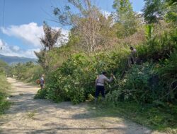 Warga kampung PantanNangka,Bersama Bhabinkamtibmas Gotong Royong,Bersih Pemukiman Warga,