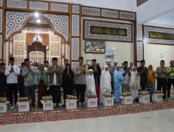Lagi Ramadhan Berkah, Kapolres Aceh Tengah Salurkan Sebanyak 20 Paket Sembako Kepada Warga Kurang Mampu Kecamatan Lut Tawar