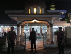Jaga Kamtibmas, Tim Patroli Presisi Samapta Lakukan Patroli Rutin Di Masjid Kabupaten Setempat