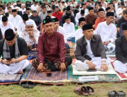 Kapolres Aceh Tengah Laksanakan Sholat ied di Lapangan Muara Alun Kabupaten Setempat