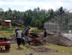 Semangat Gotong Royong,Pemuda Pantan Nangka Laksanakan Gotong Royong.