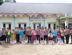 Wakapolres Aceh Tengah Salurkan 20 Paket Sembako Pada Warga Kurang Mampu Di Kecamatan Kebayakan