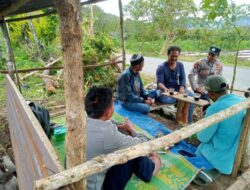 Bhabinkamtibmas Polsek Permata Rutin Sambangi Desa, Ajak Masyarakat Jaga Kamtibmas