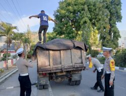 Muatan Tidak Ditutup Terpal, Sopir Truk Dapat Teguran Polantas Polres Aceh Tengah