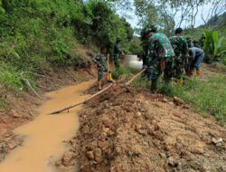 Pemasangan Gorong-Gorong Titik Ke 5, Satgas TMMD Ke 121 Gunakan Alat Berat