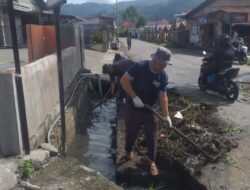Cegah Banjir, Pemdes Kute Lot Kerahkan Warga Bersihkan Saluran Drainase