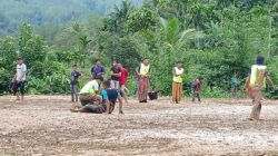 Para Pemain Wajib Memakai Kain Sarung, Sepak Bola Mini (Tetue)mulangak,mulungkep