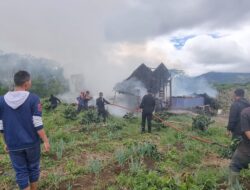 Personel Kompi 3 Batalyon B Pelopor Melaksanakan Quick Response Kebakaran Rumah Masyarakat Bersama dinas Kebakaran Kab,Bener Meriah