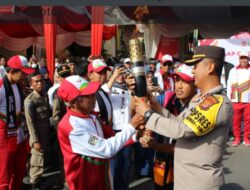 Kapolres Aceh Tengah Serahkan Api PON Kepada Pasukan Kirab Pembawa Api PON XXI Aceh-Sumut 2024 Menuju Bener Meriah