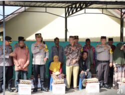 Tangis Jahura Tak Terbendung, Saat Kapolres Aceh Tengah Berikan Paket Sembako Dan Janji Belikan Kursi Roda