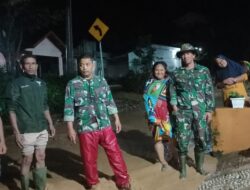 Cepat Tanggap, Anggota Koramil 08/ Silih Nara Turun Ke Lapangan Bantu Musibah Banjir