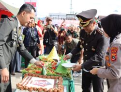 Kapolres Aceh Tengah Beserta Staf, Berikan Surprise Kepada Dandim 0106 Dan Jajaran Di HUT TNI 79