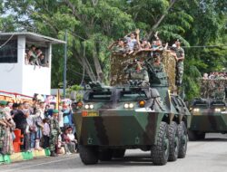 Defile kendaraan tempur Kodam Iskandar Muda meriahkan Peringatan HUT Ke-79 TNI di Banda Aceh