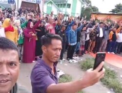 Ribuan Warga Tumpah Ruah Di Lapangan Arul Kumer, Serukan Dukungan Ke Alaidin-Anda Suhada