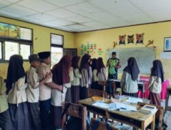 Wujud Kepedulian Babinsa Koramil 05/linge Beri Pendidikan Anak Anak SMPN 8 Takengon.