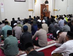 Safari Subuh Di Masjid Jami Al Hasanah : Kasat Lantas Ajak Jaga Kamtibmas Dan Persatuan