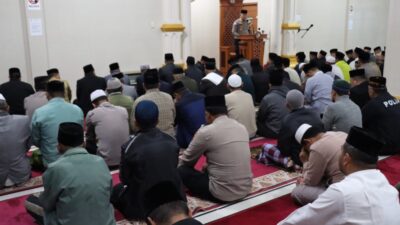 Safari Subuh Di Masjid Jami Al Hasanah : Kasat Lantas Ajak Jaga Kamtibmas Dan Persatuan