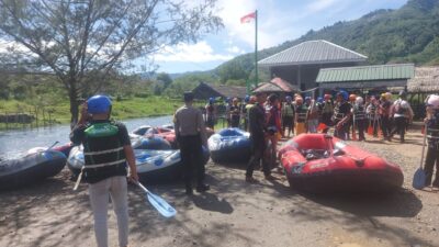 Patroli Di Cafe Dan Obyek Wisata Arung Jeram, Polisi Berikan Himbauan Kamtibmas