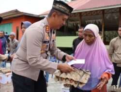 Polres Aceh Tengah Peduli, Kapolres Salurkan 20 Paket Sembako Dan Tali Asih Ke Warga Di Kecamatan Ketol