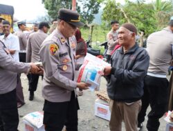 Jumat Berkah, Polres Aceh Tengah Berikan 20 Paket Sembako Dan Layanan Kesehatan Gratis Pada Masyarakat Kecamatan Bintang