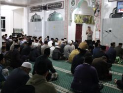 Safari Subuh Di Masjid Jami’ Babussalam, Wakapolres Aceh Tengah Sampaikan Bahaya Narkoba, Perjudian Dan Penerimaan Polri