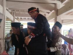 Reje linge ke 21 di nobatkan dengan prosesi secara adat gayo.