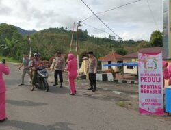 Berbagi Kebahagiaan Di Bulan Ramadhan, Polsek Bebesen Bagikan Takjil Kepada Warga dan Pengguna Jalan