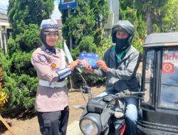 Satlantas Polres Aceh Tengah Sosialisasikan “mudik Aman, Keluarga Nyaman” Disertai Pembagian Stiker