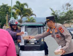 Lagi Peduli Sesama, Polsek Bebesen Polres Aceh Tengah Bagikan Takjil