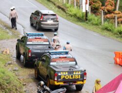 Meski Di Guyur Hujan Polres Aceh Tengah Terus Berikan Pelayanan Bagi Pemudik Dan Pengunjung Wisata