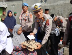 Polres Aceh Tengah Peduli, Kapolres Salurkan 20 Paket Sembako Dan Tali Asih Ke Warga Mekar Maju