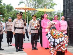 Tradisi Pedang Pora dan Tari Guel Warnai Lepas Sambut Kapolres Aceh Tengah