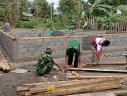 Gotong Royong TNI dan Warga Desa Rutih, RTLH Milik Ibu Kasmawati Hampir Rampung
