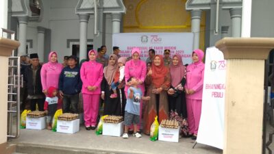 Bhayangkari Aceh Tengah Peduli, 20 Keluarga di Kampung Simpang 4 Terima Santunan dan Sembako