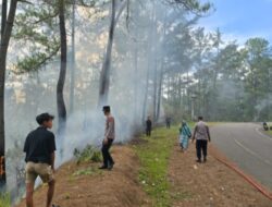 Polsek Linge Bersama Koramil 05/Linge,serta tim melakukan pemadaman Karhutla di Kampung simpang Tiga Uning Kecamatan Linge.