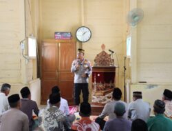 Safari Jum’at di Kampung Jamat, Kapolres Aceh Tengah Ajak Perkuat Silaturahmi dan Pengawasan Anak dari Kejahatan