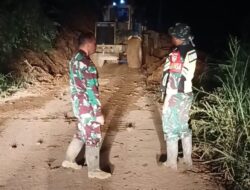 Koramil 10/Celala Laksanakan Pengamanan Alat Berat Pembersihan Longsor di Jalan Celala–Takengon