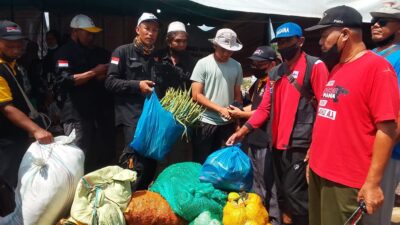 Aksi Kemanusiaan Pasca Banjir Bandang, Lembaga Komunitas Pedagang Keliling Bener Meriah Bersama Tagana Bantu Warga Aceh Tamiang
