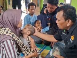 Respons Cepat Polri, Tim Medis Terobos Desa Terisolir 14 Jam untuk Obati Bayi Sakit dan Warga Pascabencana