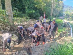Polres Aceh Tengah dan Brimob Polda Aceh Pulihkan Fasilitas Umum, Pipa Air, dan Aliran Sungai di Dua Kecamatan