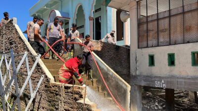 Polres Aceh Tengah dan Brimob Lanjutkan Gotong Royong Pemulihan Fasilitas Publik di Kecamatan Bintang dan Rusip Antara