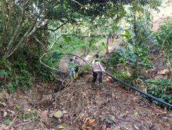 Polres Aceh Tengah dan BKO Brimob Gotong Royong Pulihkan Saluran Air Bersih Pascabencana di Atu Singkih