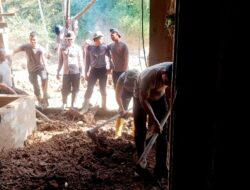 Meski Bulan Puasa, Polri di Aceh Tengah Gotong Royong Pulihkan Rumah Warga Terdampak