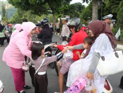 TK Yayasan Kemala Bhayangkari Aceh Tengah Berbagi 250 Takjil, Tanamkan Kepedulian Sejak Dini