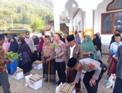 Jumat Barokah, Polres Aceh Tengah Salurkan Sembako ke warga terdampak dan Bibit Buah Dukung Green Policing