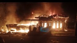 Hanguskan 3 Rumah, 9 Sepmor dan 10 Ton Getah Pinus,Kebakaran Di Simpang Tiga Uning.