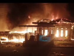 Hanguskan 3 Rumah, 9 Sepmor dan 10 Ton Getah Pinus,Kebakaran Di Simpang Tiga Uning.