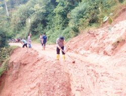 Longsor Susulan Tutup Akses Jalan di Rusip Antara, Polisi dan Warga Bergerak Cepat Lakukan Pembersihan