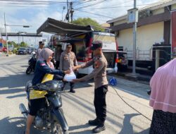 Jumat Berkah Polres Aceh Tengah Kembali Bagikan Makanan dan Bubur untuk Masyarakat di Depan Mapolres